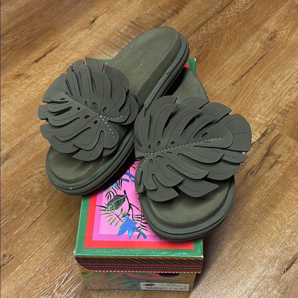 FARM Rio Green Pleated Fabric Sandals
